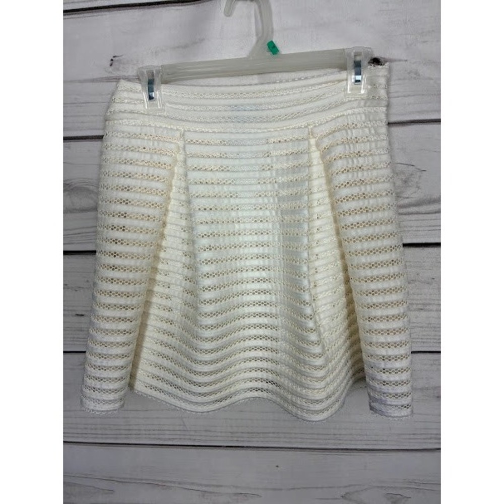 Express Ivory White Eyelet Lace Striped Pleated Mini Skirt Size 4 NWT